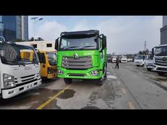 Camion compacteur de déchets