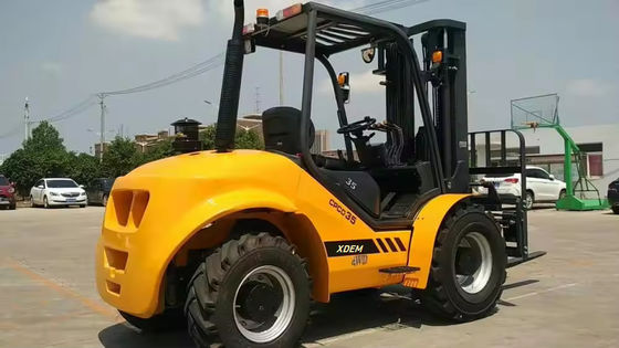 3.5 tonnes de chariot élévateur sur terrain accidenté avec moteur japonais