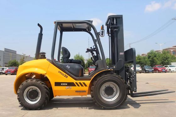 3.5 tonnes de chariot élévateur sur terrain accidenté avec moteur japonais