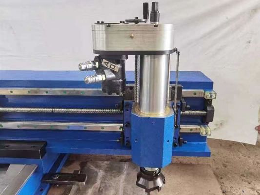 La machine de fraisage à bras unique portable est une machine à usinage de précision à tour CNC hydraulique.